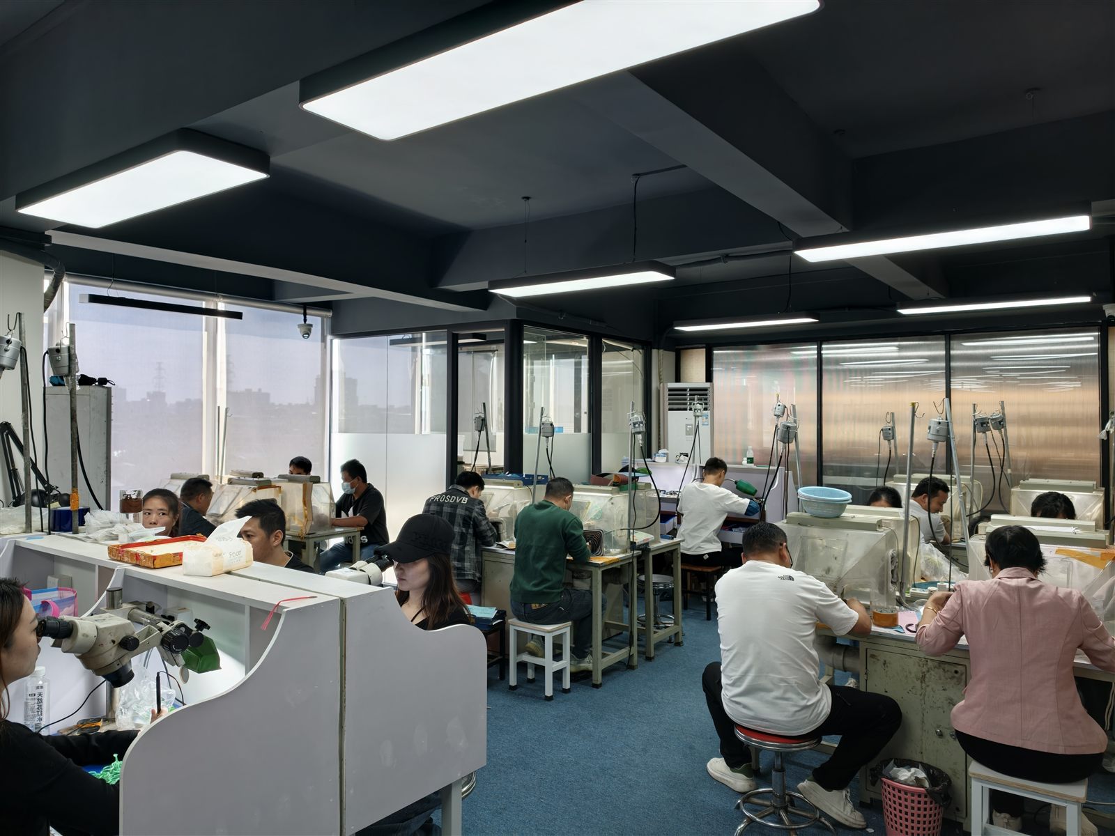 Yu & An jewelry production workshop with artisans at work