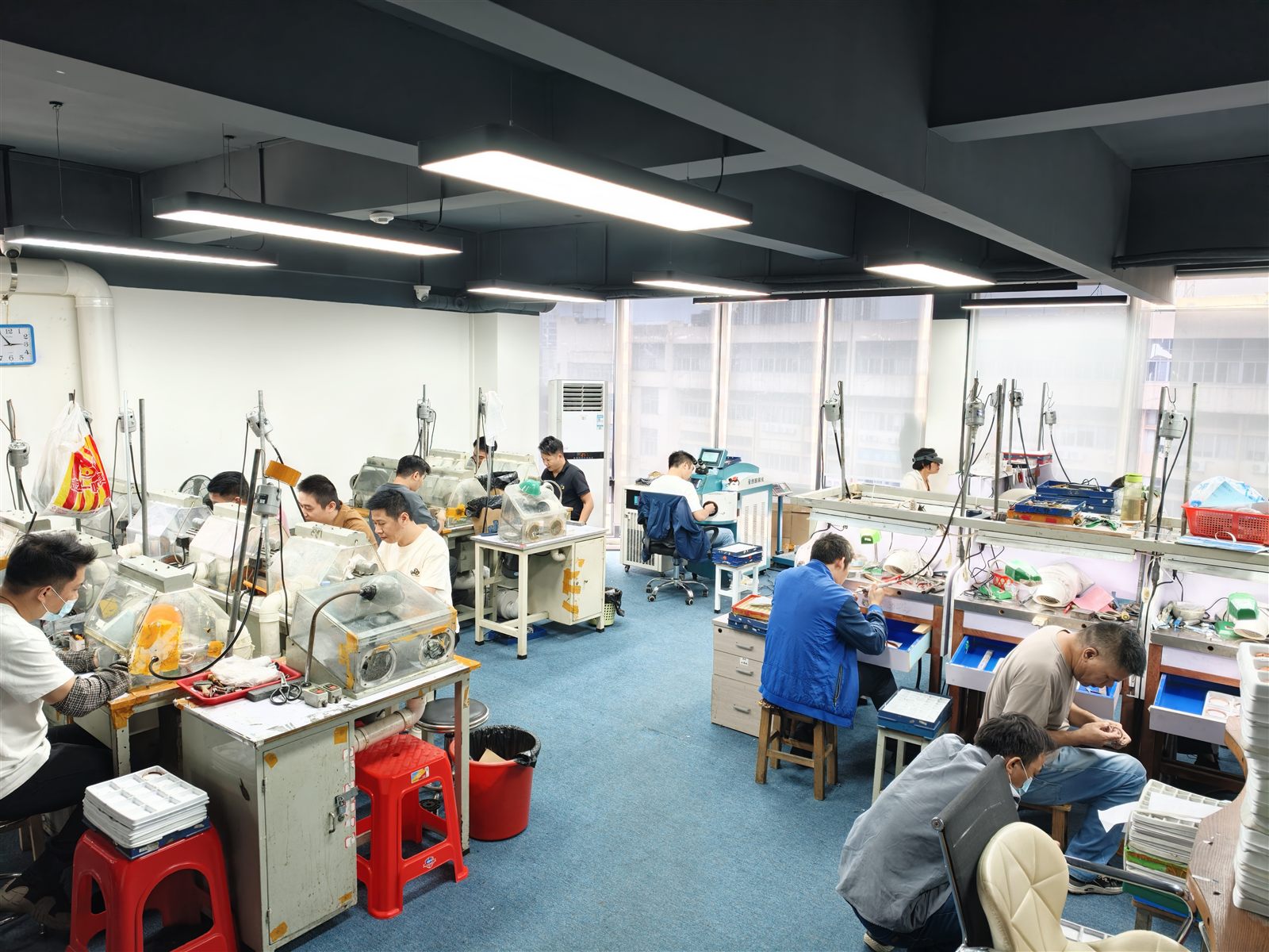 Yu & An jewelry manufacturing workshop and production workstations
