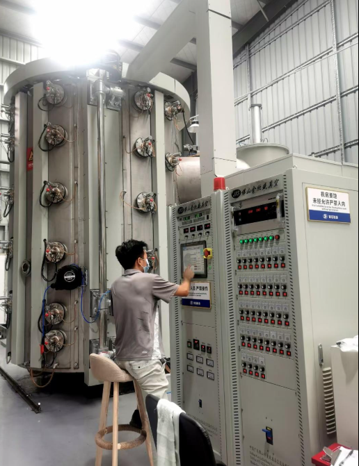 Vacuum coating equipment used in a jewelry finishing process